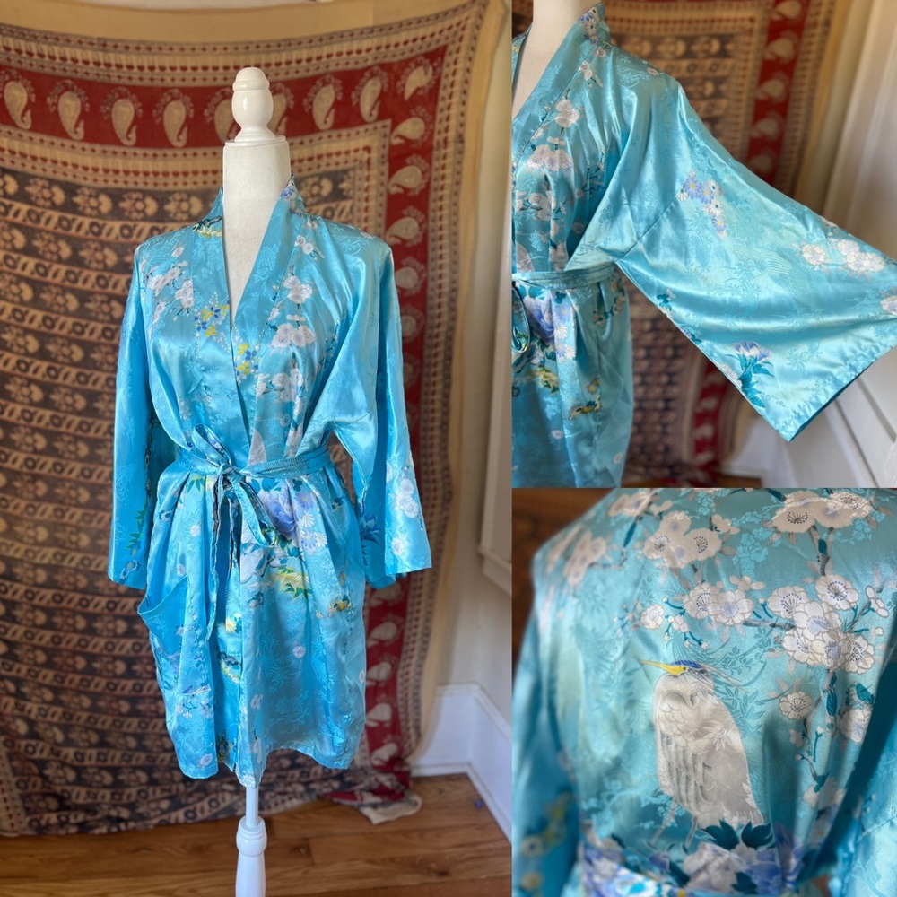 Maruky Kyoto Tokyo Japanese Womens Medium Vintage Satin Short Kimono Asian Robe